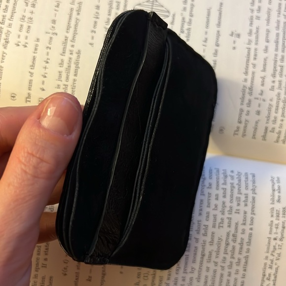 Card holder hand made out of recycled leather. - Picture 4 of 5